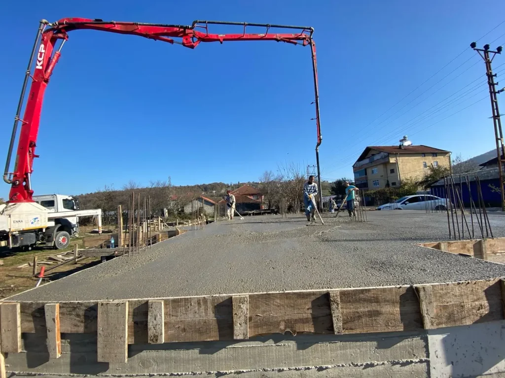 Temel betonu dökümü